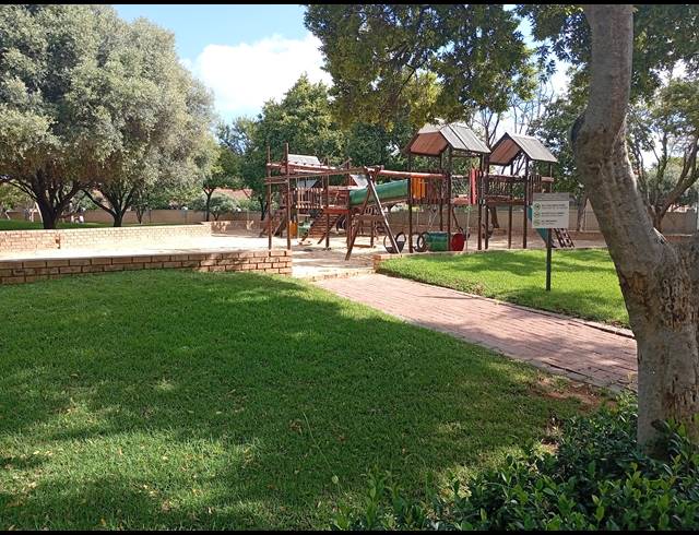 2 BEDROOM TOWNHOUSE FOR SALE IN EQUESTRIA